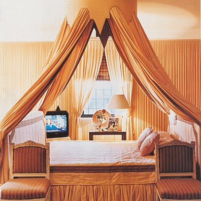 David Nightingale Hicks (March 25, 1929 – March 29, 1998) was a prominent English interior decorator and designer, renowned for his innovative approach to interior design during the 1960s and 1970s.