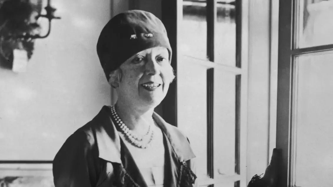 Elsie de Wolfe, often hailed as one of the most iconic interior designers, revolutionized interior design in the early 20th century. Renowned for her innovative approach, she transformed spaces with light, airy designs.