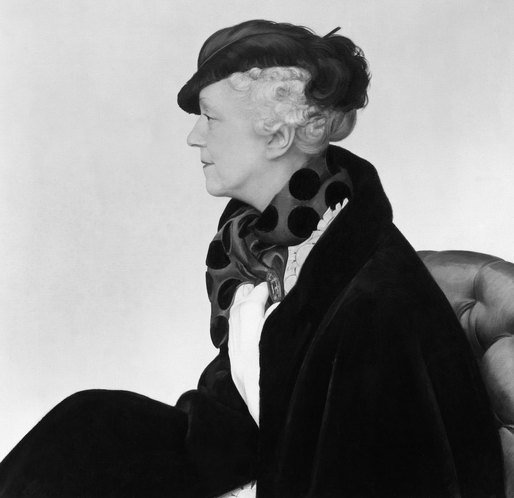 Elsie de Wolfe, often hailed as one of the most iconic interior designers, revolutionized interior design in the early 20th century. Renowned for her innovative approach, she transformed spaces with light, airy designs.