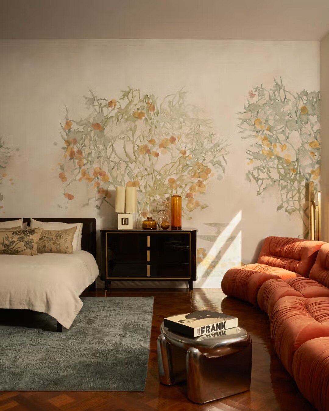 The Bedroom by Champalimaud Design in the Artemest Apartment offers a serene retreat. Utilizing Artemest's artisanal pieces, the room combines comfort with style, reflecting a deep appreciation for Italian craftsmanship.