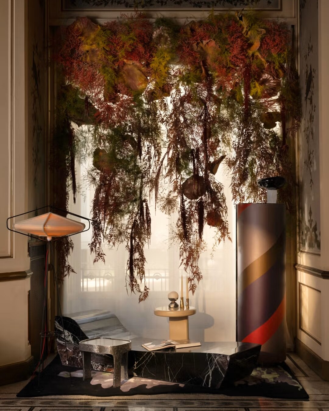 At Artmest Appartment, Simone Haag's Foyer sets the tone for the apartment, combining elegance with a welcoming atmosphere.
