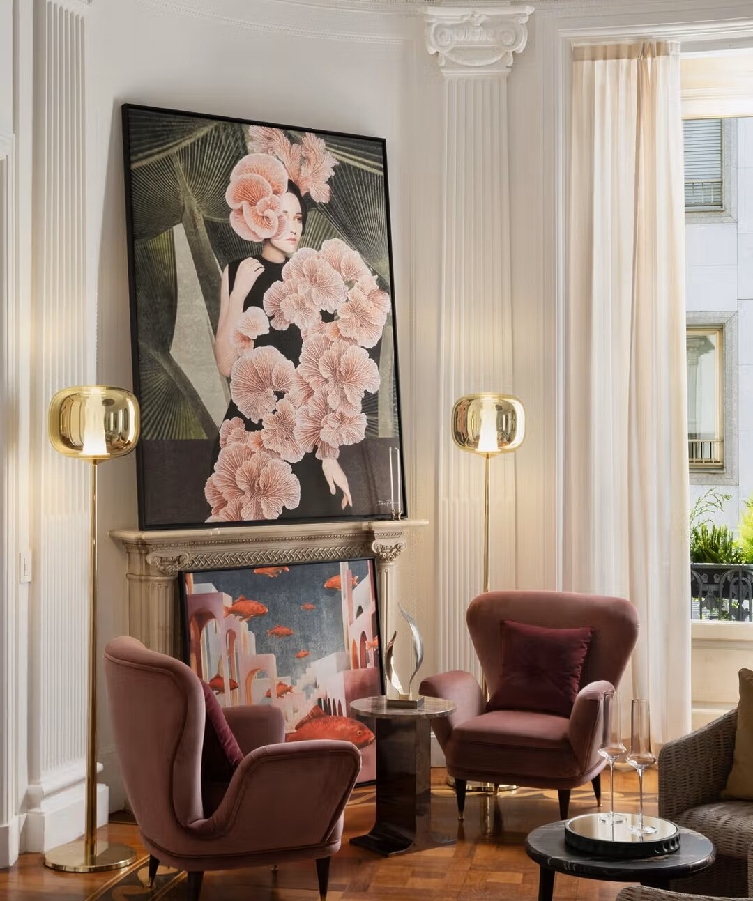 Meyer Davis's Grand Salon exudes opulence and grandeur. The design emphasizes Artemest's luxurious furnishings and artworks, crafting a space that celebrates the richness of Italian design heritage.